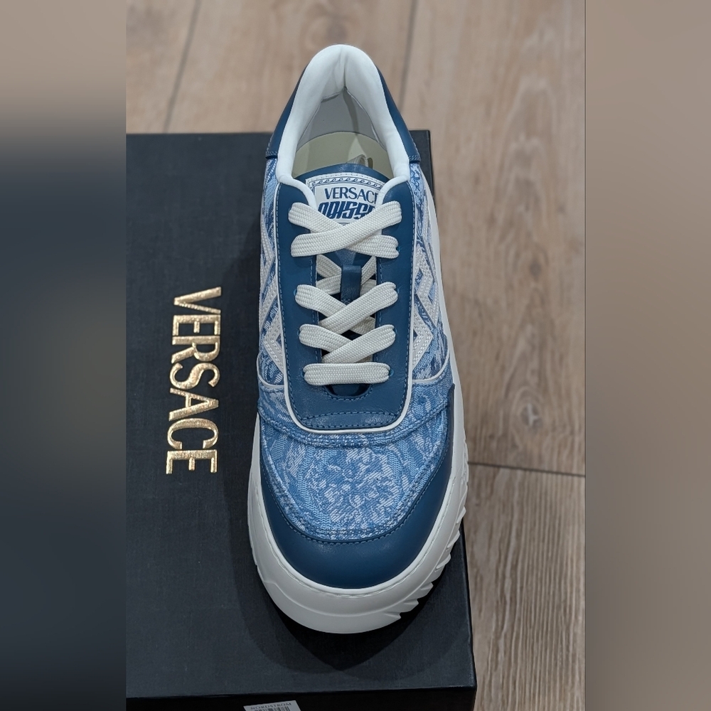 $925 VERSACE Greek Key Leather Low-Top Sneakers White/Baby Blue 43 US 10 - Picture 2 of 11